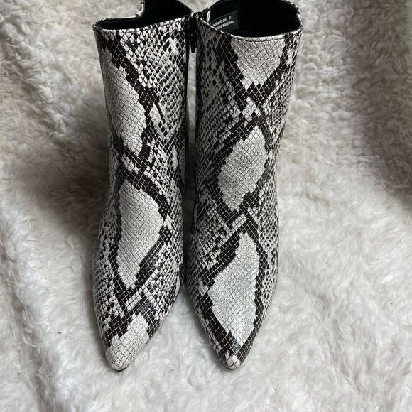 She & In faux leather Snakeskin print Beige &taupe Ankle heel Boots SZ11 - Picture 2 of 7